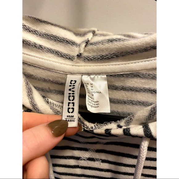 Cropped Striped Hoodie (size M) - Picture 5 of 8